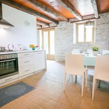 Abortolami With Pool And Garden Apartman Selina