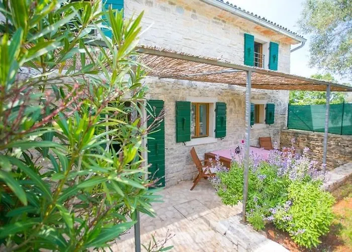 Abortolami With Pool And Garden *