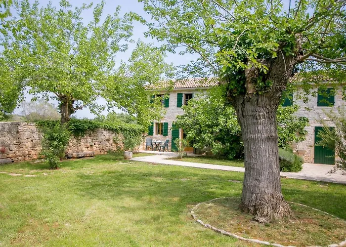 Abortolami With Pool And Garden *